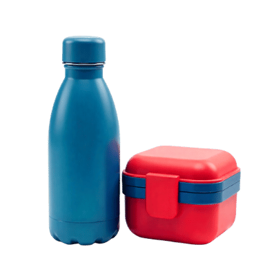 علب الماء والطعام